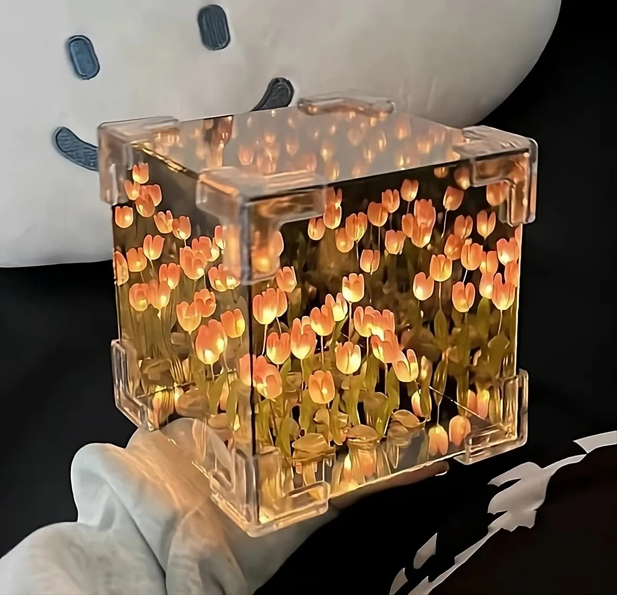 Cubo lampara decorativa de tulipanes infinitos